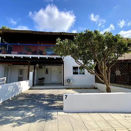 Seaside Two Bedroom Elegant Flat In Tourist Area *