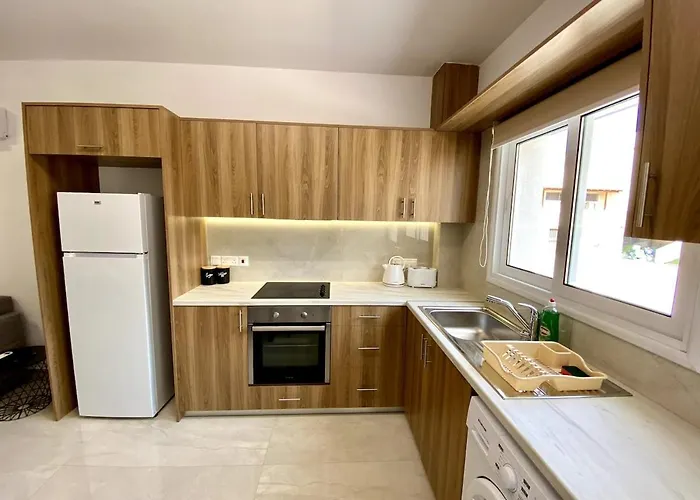 Seaside Two Bedroom Elegant Flat In Tourist Area דירה *
