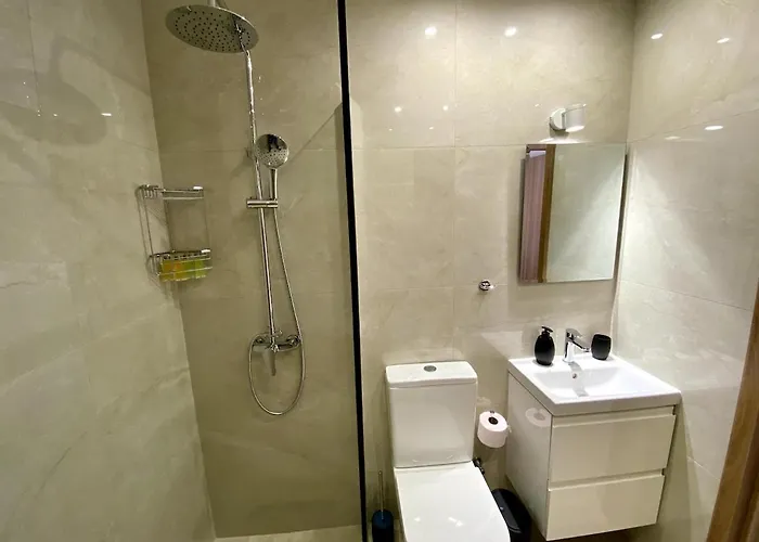 Seaside Two Bedroom Elegant Flat In Tourist Area דירה