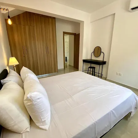 Seaside Two Bedroom Elegant Flat In Tourist Area Apartmán