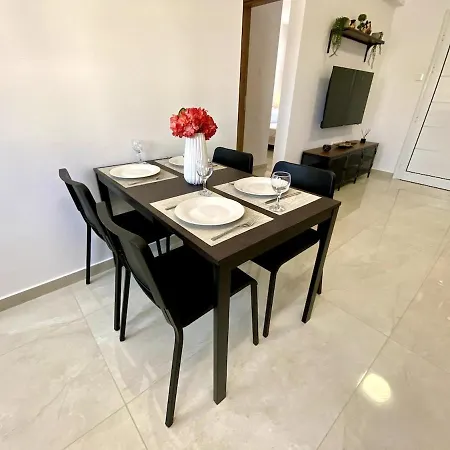 Apartmán Seaside Two Bedroom Elegant Flat In Tourist Area