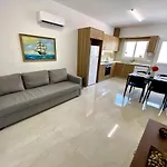 Seaside Two Bedroom Elegant Flat In Tourist Area * パ フォス