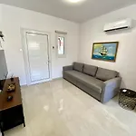アパート Seaside Two Bedroom Elegant Flat In Tourist Area