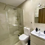 アパート Seaside Two Bedroom Elegant Flat In Tourist Area パ フォス