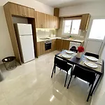 アパート Seaside Two Bedroom Elegant Flat In Tourist Area パ フォス