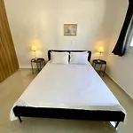 Seaside Two Bedroom Elegant Flat In Tourist Area アパート パ フォス