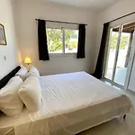 Seaside Two Bedroom Elegant Flat In Tourist Area * パ フォス