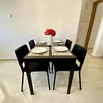 Seaside Two Bedroom Elegant Flat In Tourist Area アパート
