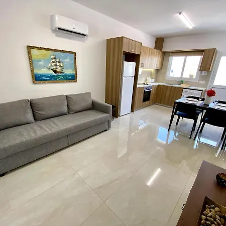Seaside Two Bedroom Elegant Flat In Tourist Area * Paphos