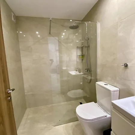 Seaside Two Bedroom Elegant Flat In Tourist Area *