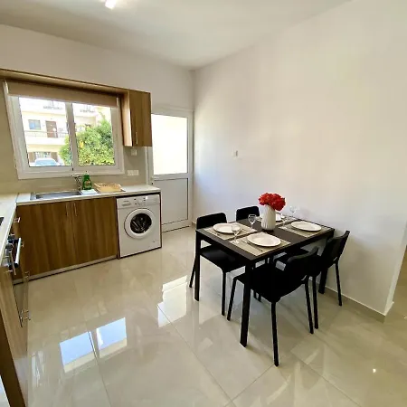 Daire Seaside Two Bedroom Elegant Flat In Tourist Area