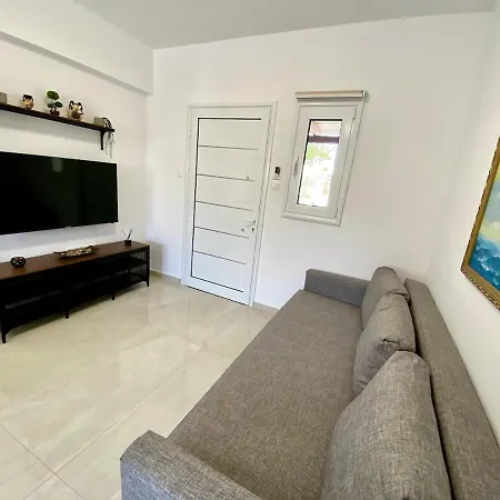 Seaside Two Bedroom Elegant Flat In Tourist Area Appartamento *
