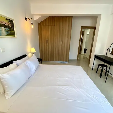 Seaside Two Bedroom Elegant Flat In Tourist Area *