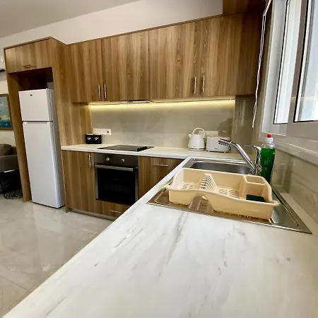 Seaside Two Bedroom Elegant Flat In Tourist Area Daire Pafos