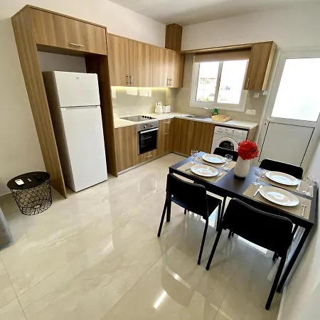 Daire Seaside Two Bedroom Elegant Flat In Tourist Area Pafos