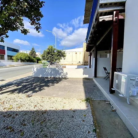 Seaside Two Bedroom Elegant Flat In Tourist Area *