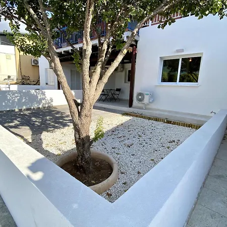 Seaside Two Bedroom Elegant Flat In Tourist Area Appartamento