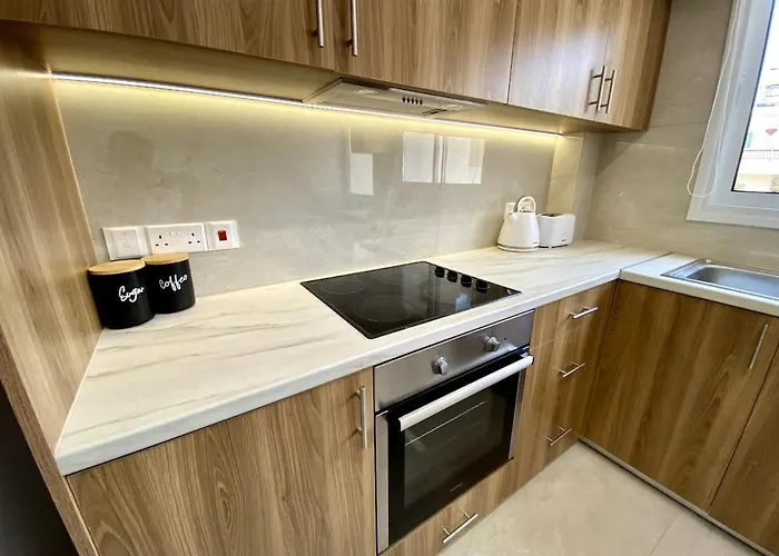 Апартаменты Seaside Two Bedroom Elegant Flat In Tourist Area *