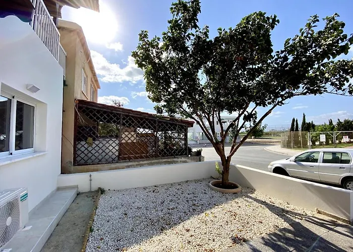 Seaside Two Bedroom Elegant Flat In Tourist Area *