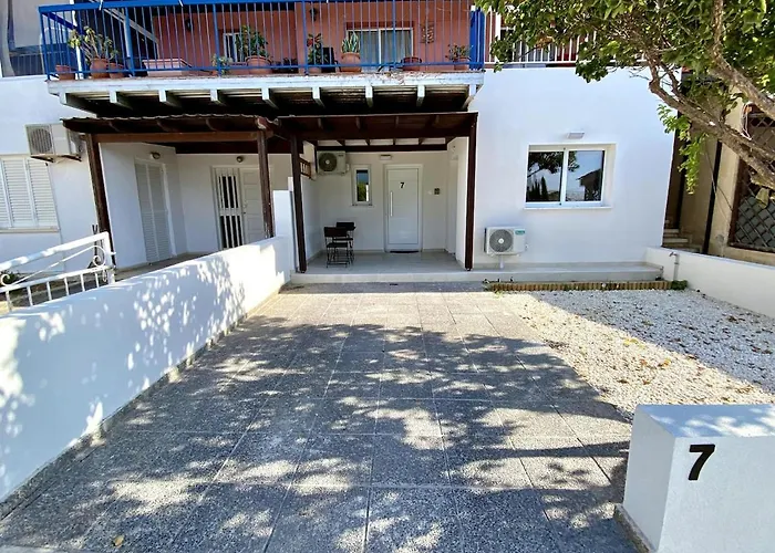 Apartment Seaside Two Bedroom Elegant Flat In Tourist Area Paphos