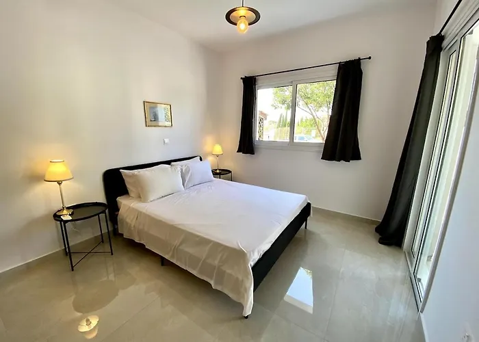 Seaside Two Bedroom Elegant Flat In Tourist Area Paphos