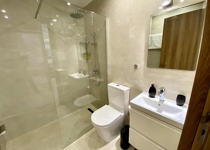 Seaside Two Bedroom Elegant Flat In Tourist Area Apartment