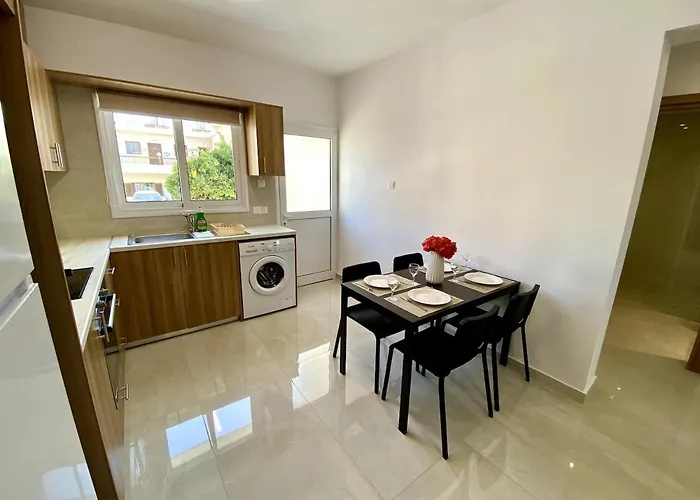 Apartment Seaside Two Bedroom Elegant Flat In Tourist Area