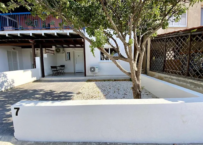 Seaside Two Bedroom Elegant Flat In Tourist Area * Paphos