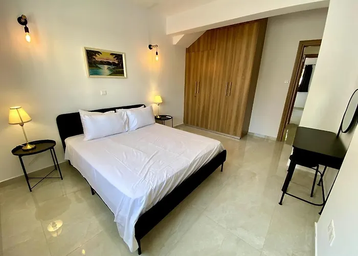 Seaside Two Bedroom Elegant Flat In Tourist Area * Пафос