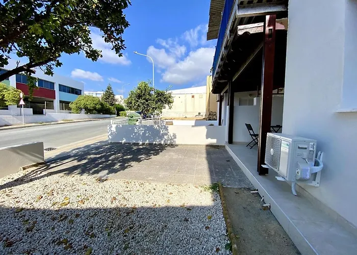 Seaside Two Bedroom Elegant Flat In Tourist Area *