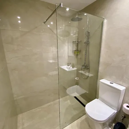 Seaside Two Bedroom Elegant Flat In Tourist Area *