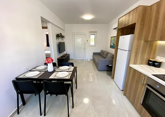 Seaside Two Bedroom Elegant Flat In Tourist Area Appartamento *