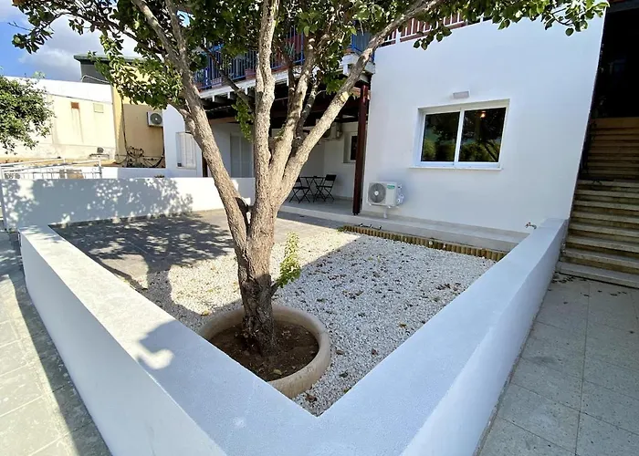 Seaside Two Bedroom Elegant Flat In Tourist Area Appartamento