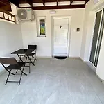 Seaside Two Bedroom Elegant Flat In Tourist Area Apartamento