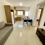 Apartamento Seaside Two Bedroom Elegant Flat In Tourist Area *