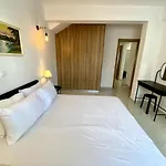 Seaside Two Bedroom Elegant Flat In Tourist Area *