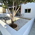 Seaside Two Bedroom Elegant Flat In Tourist Area Apartamento