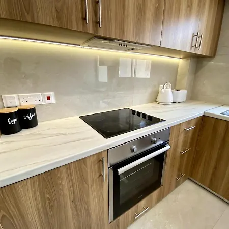 Appartement Seaside Two Bedroom Elegant Flat In Tourist Area *