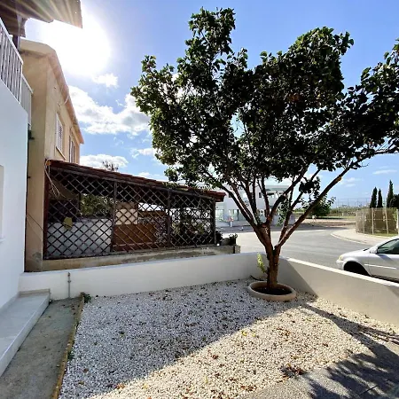 Seaside Two Bedroom Elegant Flat In Tourist Area *