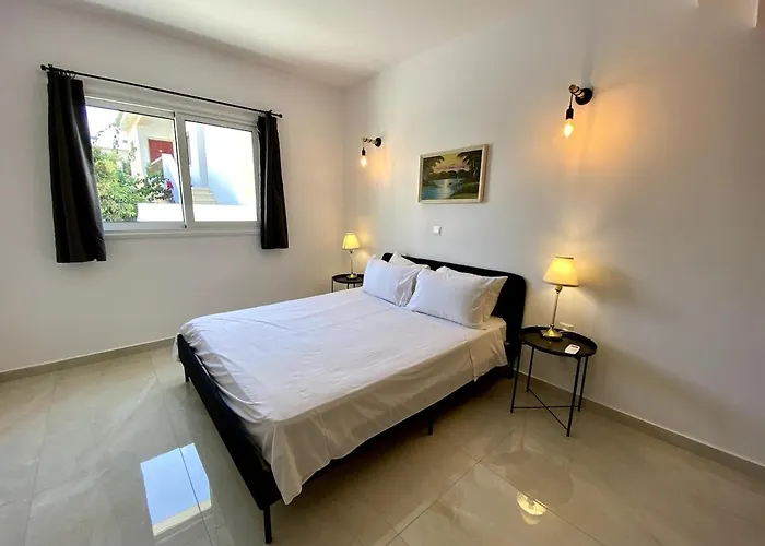 Seaside Two Bedroom Elegant Flat In Tourist Area Appartement Paphos