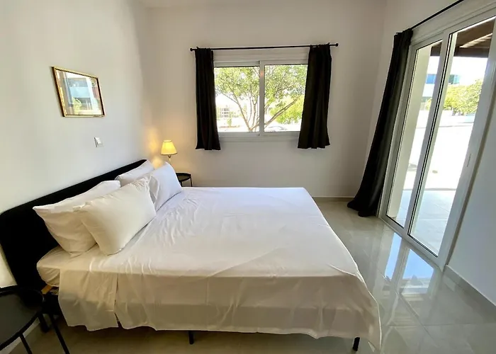 Seaside Two Bedroom Elegant Flat In Tourist Area Appartement